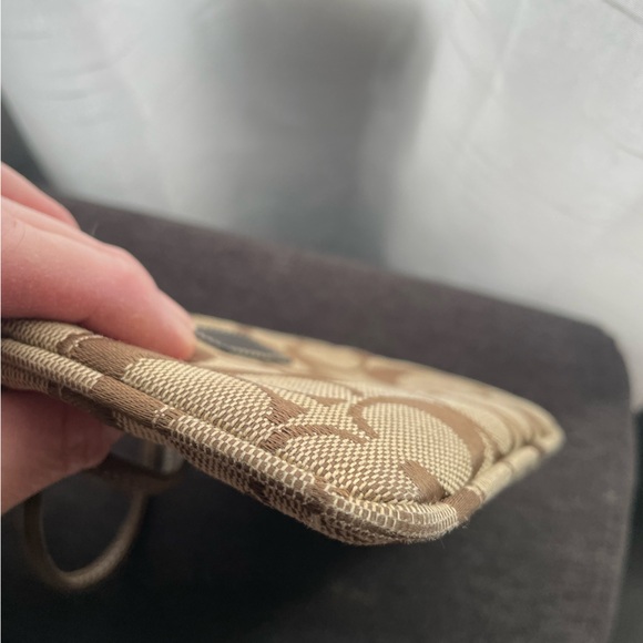 GUC Coach wristlet - Picture 2 of 7